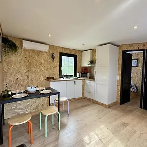  Camping Joli Avec Grande Terrasse Et Accès Piscine